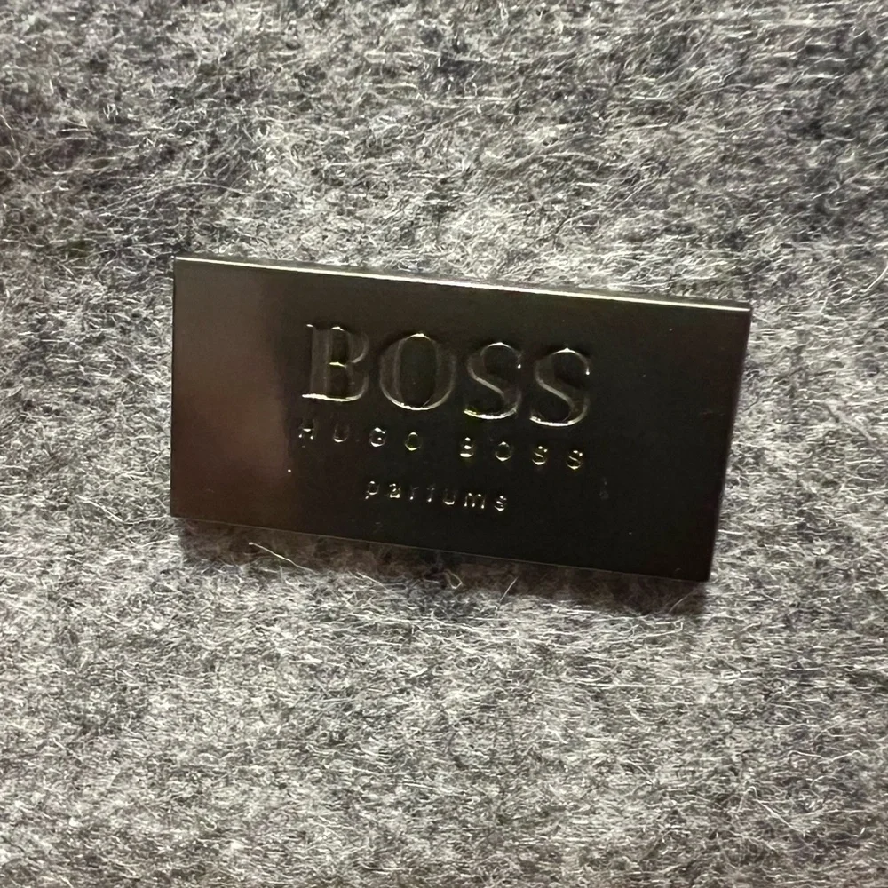 Hugo Boss Duffle Bag 25 1/2 X 14 Gray Black Accent With Logo